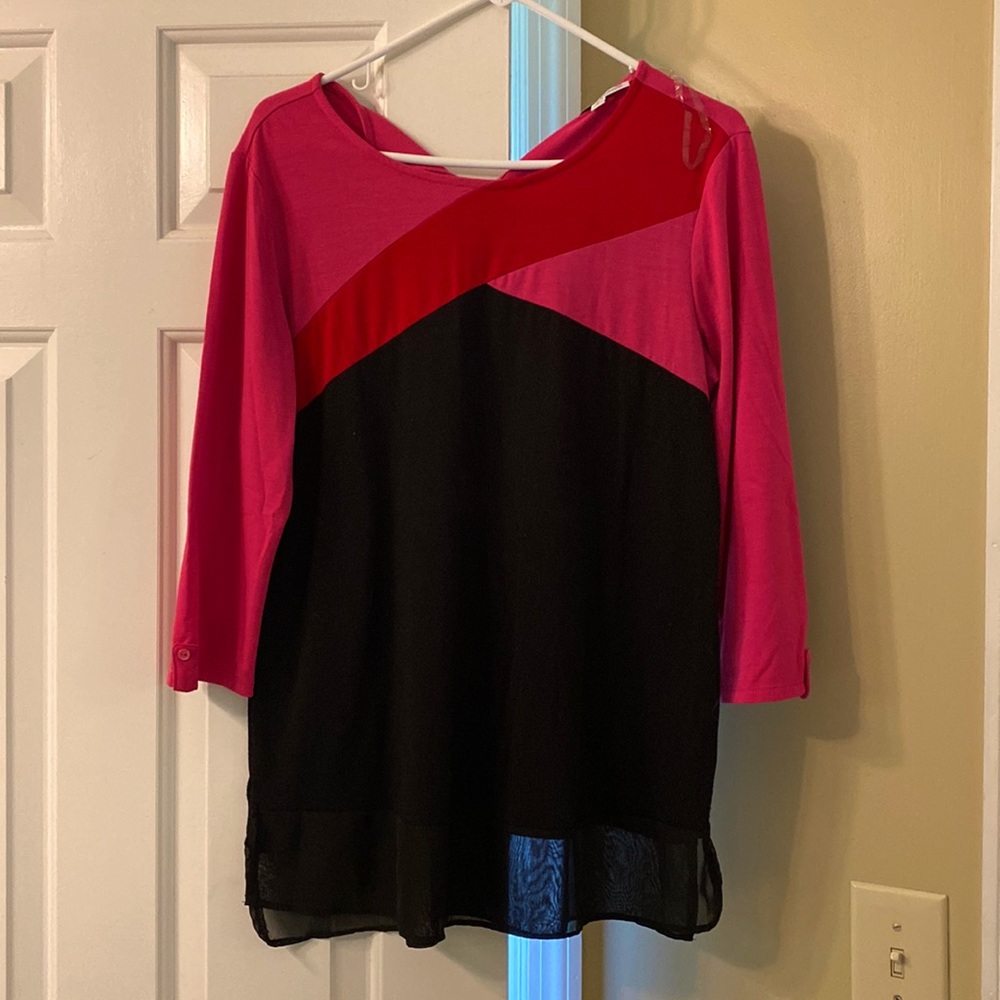 3/4 length pink and black shirt
